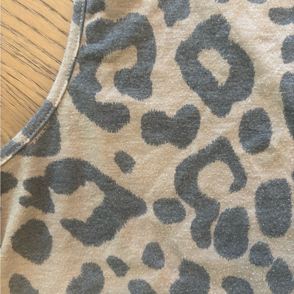 Leopard Print Sleeveless Top - Picture 3 of 4